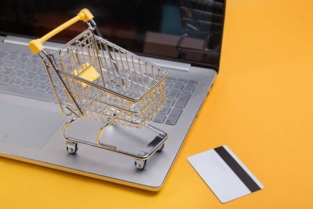 Google Shopping टैब में ट्रैकिंग ऑर्डर्स और कस्टमर केयर का प्रभाव